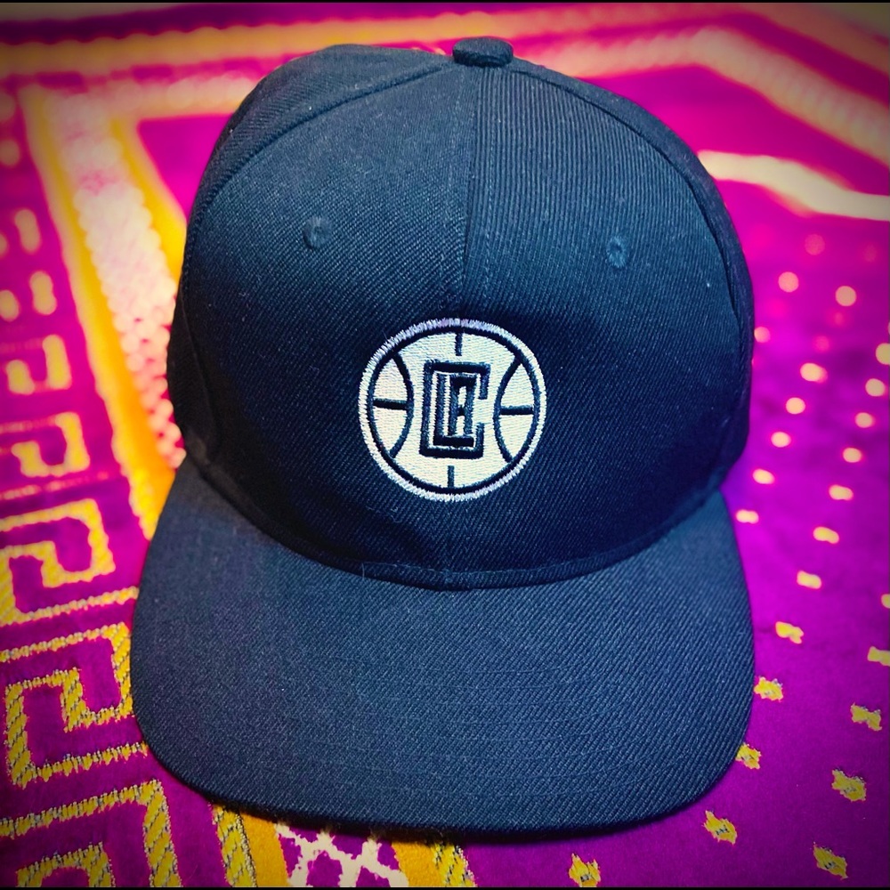 NBA LA CLIPPERS SNAPBACK HAT BLACK AND WHITE LOGO